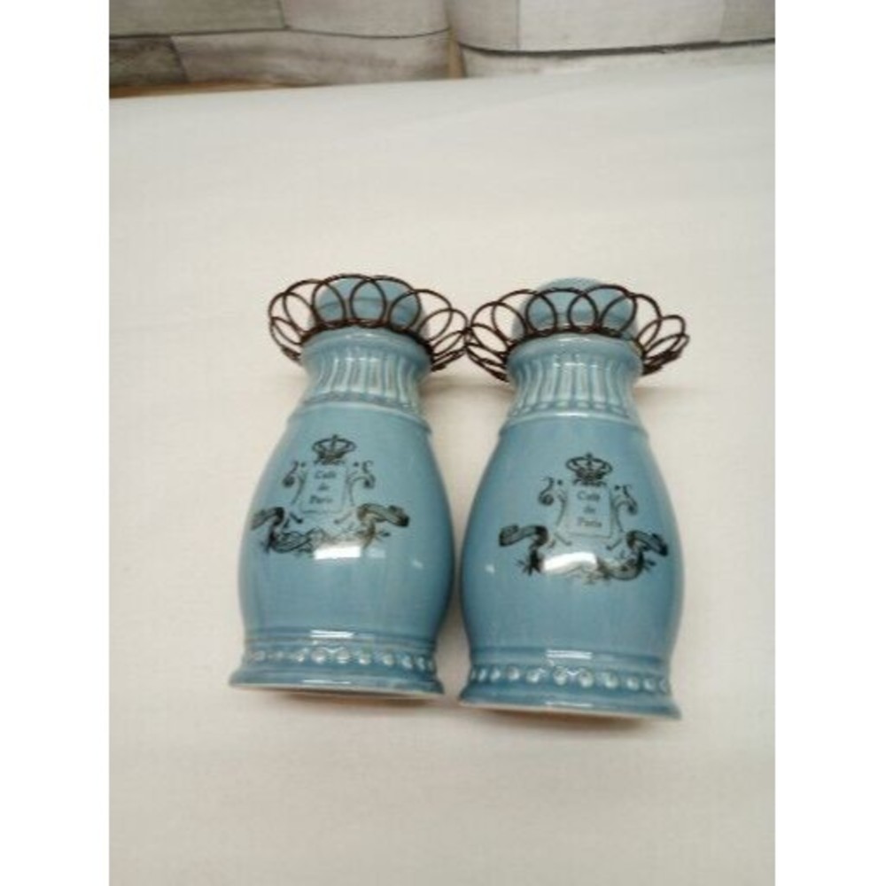 Department 56 Vintage Blue Cottage Collection Salt And Pepper Shakers